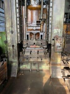 Presse d'ébavurage TMP Voronezh K2538 - 630 tonne (Photo 2)