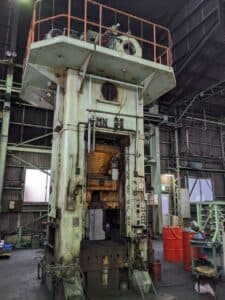 Presse d'ébavurage TMP Voronezh KA9536 - 400 tonne ID: 76077