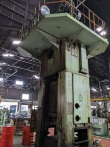 Presse d'ébavurage TMP Voronezh KA9536 - 400 tonne (Photo 2)