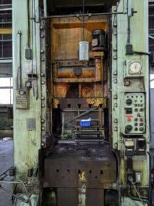 Presse d'ébavurage TMP Voronezh KA9536 - 400 tonne (Photo 5)