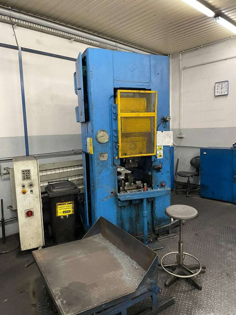 Presse à genouillère Barnaul K8336 - 400 tonne