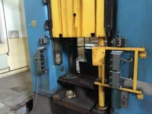 Presse à vis Chimkent F1738 - 630 tonne (Photo 3)