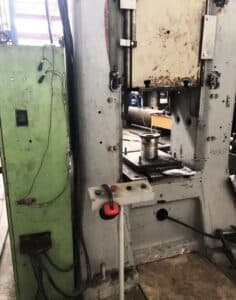 Presse à vis Chimkent F1734A - 250 tonne (Photo 1)