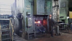 Presse de forgeage à chaud Smeral LZK 4000 A - 4000 tonne (Photo 1)
