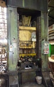 Presse d'ébavurage TMP Voronezh KA9536 - 400 tonne (Photo 15)