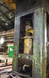 Presse d'ébavurage TMP Voronezh KA9536 - 400 tonne (Photo 16)