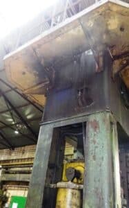 Presse d'ébavurage TMP Voronezh KA9536 - 400 tonne (Photo 17)