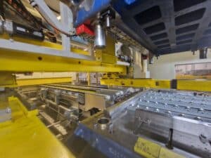 Presse d'estampage Aida DSF-TE4-20000-730-250 - 2000 tonne (Photo 6)