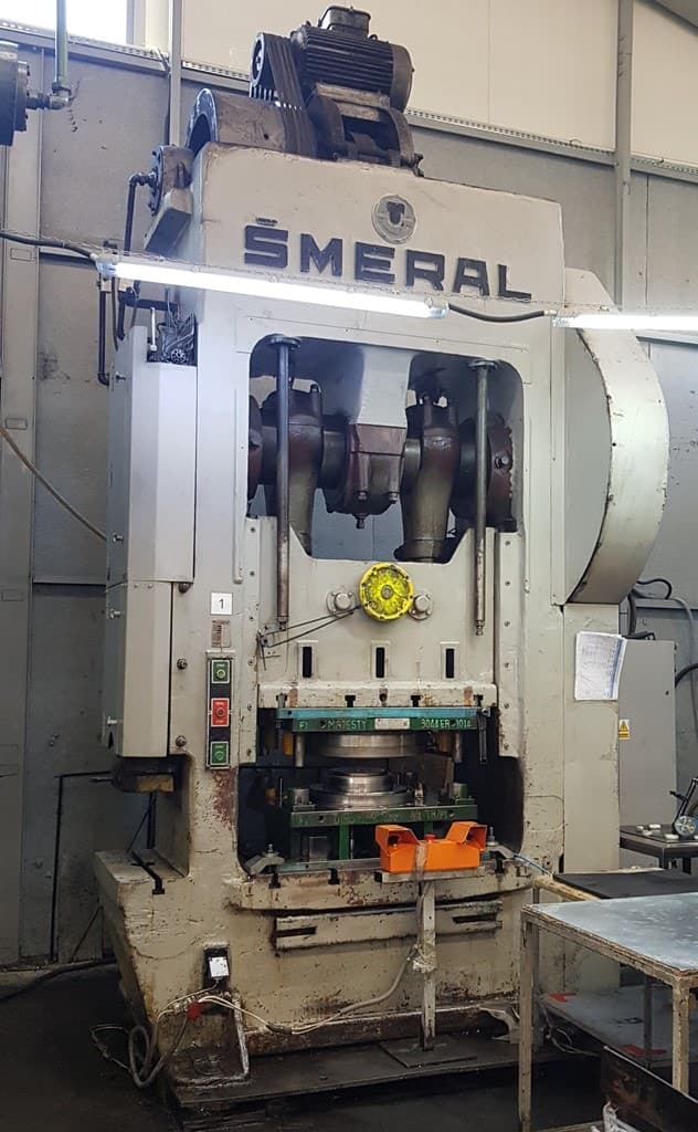 Presse d'ébavurage Smeral LKO 315 - 315 tonne
