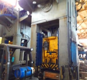 Presse d'ébavurage TMP Voronezh K2538 - 630 tonne (Photo 3)