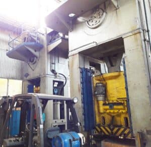 Presse d'ébavurage TMP Voronezh K2538 - 630 tonne (Photo 4)