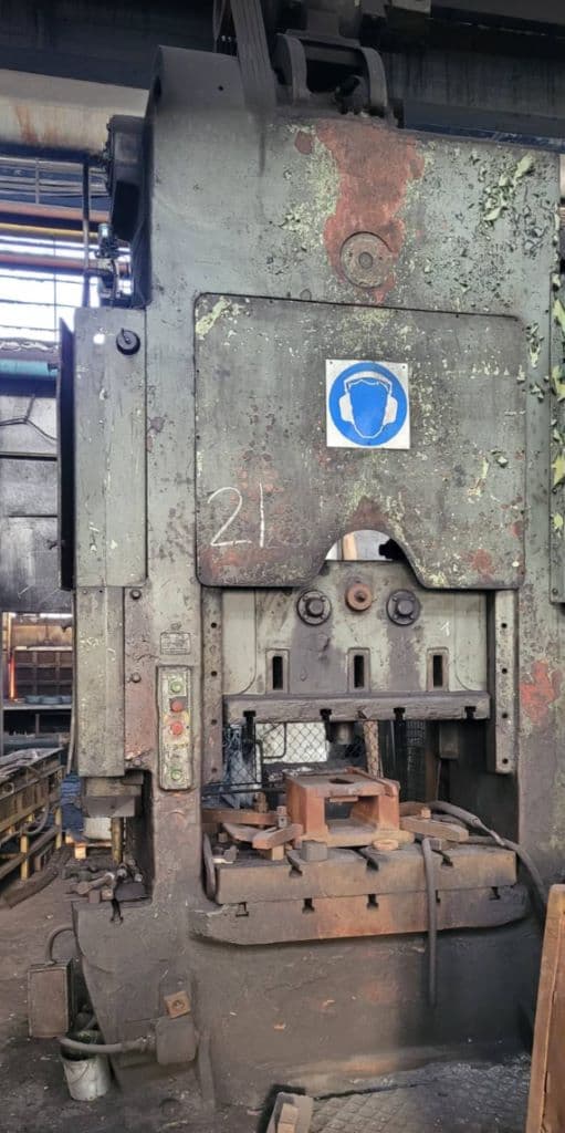 Presse d'ébavurage Smeral LKO 315 - 315 tonne