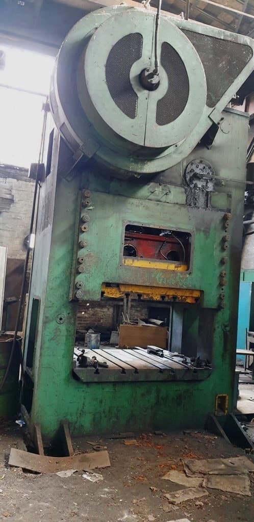 Presse d'ébavurage Ravne 630T - 630 tonne