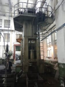 Presse d'ébavurage TMP Voronezh KB2536 - 400 tonne (Photo 8)