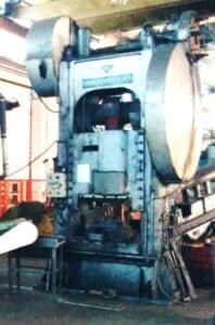 Presse d'ébavurage Valdarno 400 - 400 tonne ID: 75408