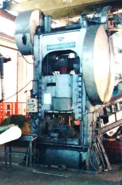 Presse d'ébavurage Valdarno 400 - 400 tonne