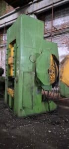 Presse à genouillère Barnaul K8340 - 1000 tonne (Photo 3)