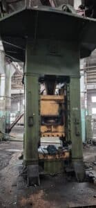 Presse d'ébavurage TMP Voronezh K2536 - 400 tonne (Photo 2)