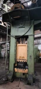 Presse d'ébavurage TMP Voronezh K2536 - 400 tonne (Photo 4)