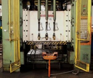 Presse mécanique Rovetta S2-400-1600-1220 - 400 tonne (Photo 3)