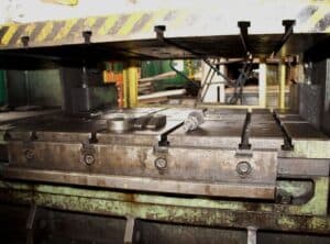 Presse mécanique Rovetta S2-400-1600-1220 - 400 tonne (Photo 1)