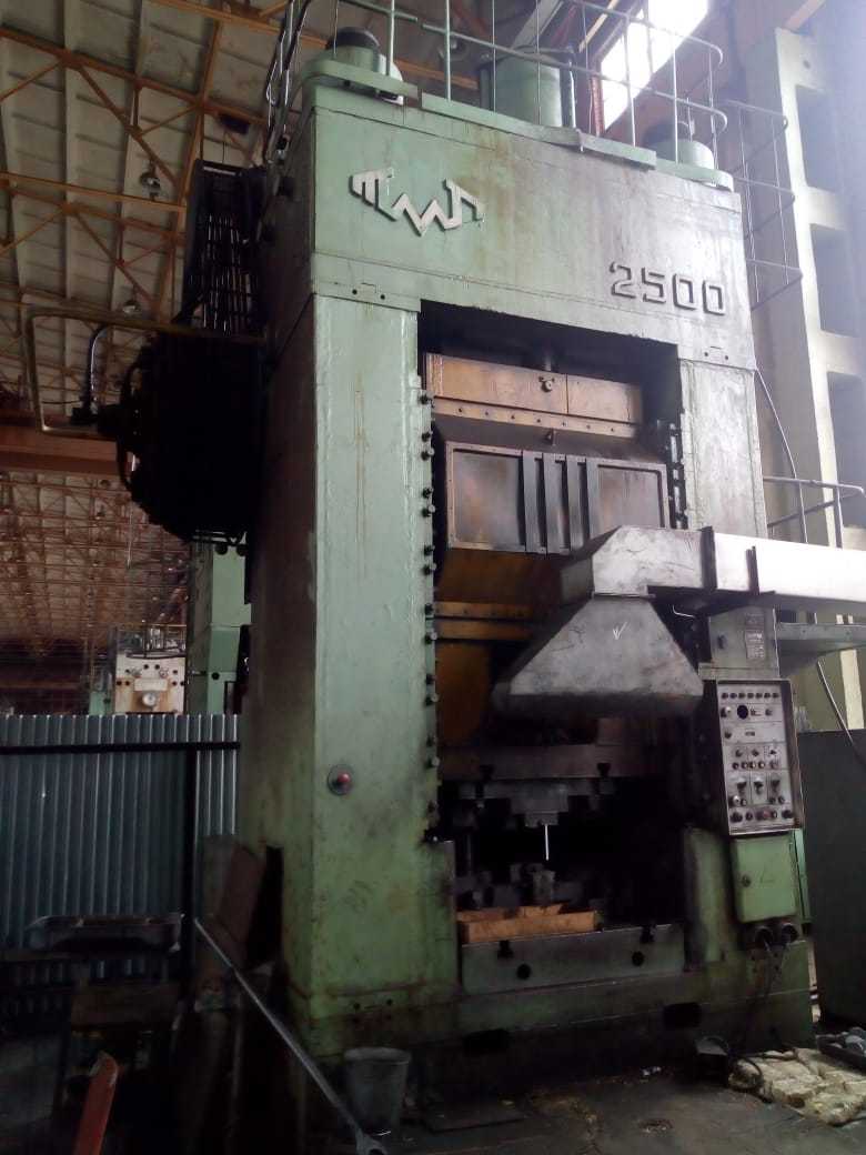 Presse à genouillère TMP Voronezh K504.003.844 - 2500 tonne