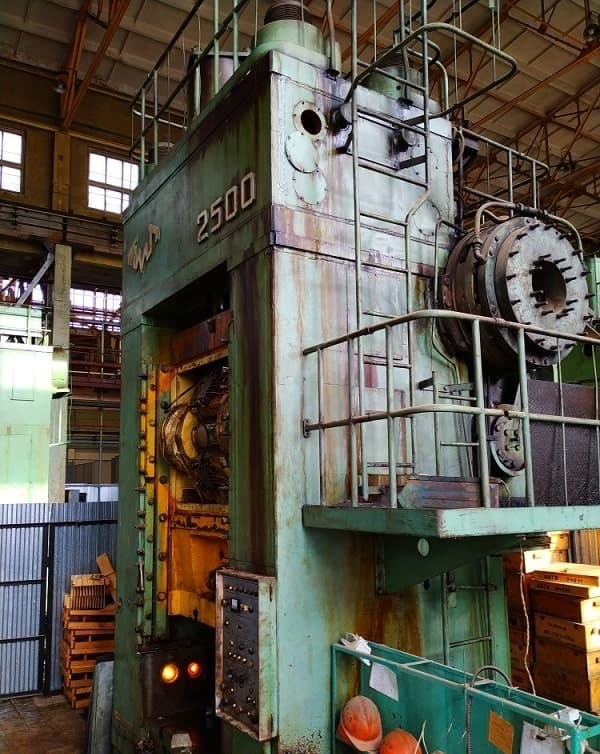 Presse à genouillère TMP Voronezh K504.003.844 - 2500 tonne