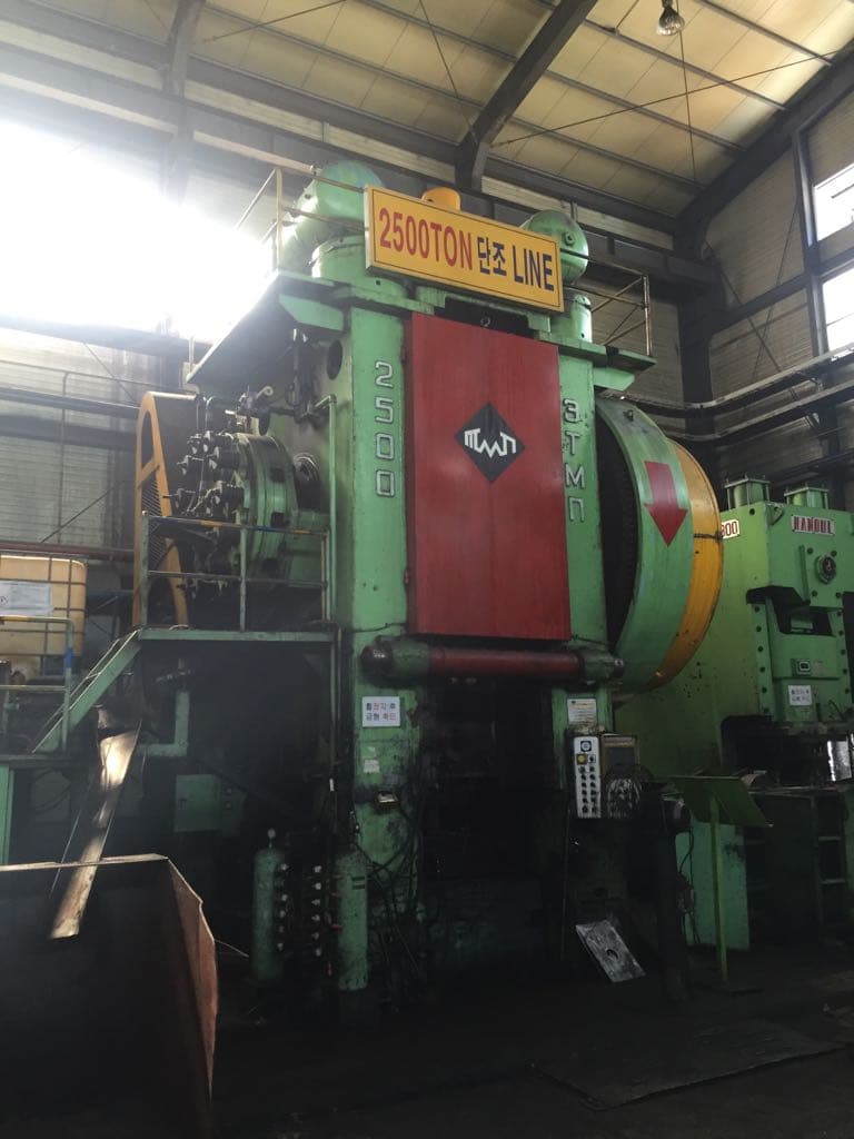 Presse de forgeage à chaud TMP Voronezh K8544 - 2500 tonne