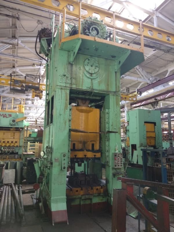 Presse d'ébavurage TMP Voronezh K2538 - 630 tonne