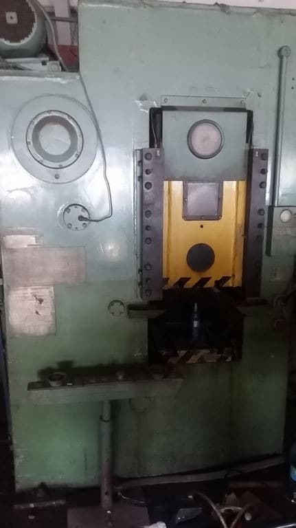 Presse à genouillère Kuzlitmash KB8334 - 250 tonne