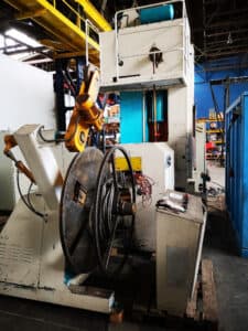 Presse d'ébavurage Nuova Omec SC1-250 - 250 tonne (Photo 1)