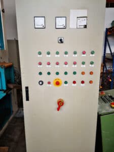 Presse d'ébavurage Nuova Omec SC1-250 - 250 tonne (Photo 2)
