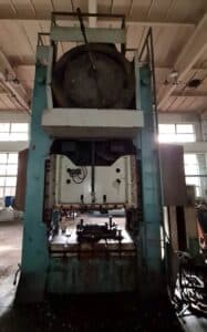 Presse d'ébavurage Smeral LDO 500 A - 500 tonne (Photo 1)