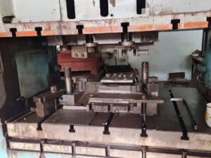 Presse d'ébavurage Smeral LDO 500 A - 500 tonne (Photo 2)