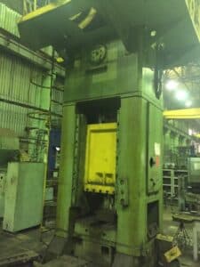 Presse d'ébavurage TMP Voronezh KB2536 - 400 tonne (Photo 1)
