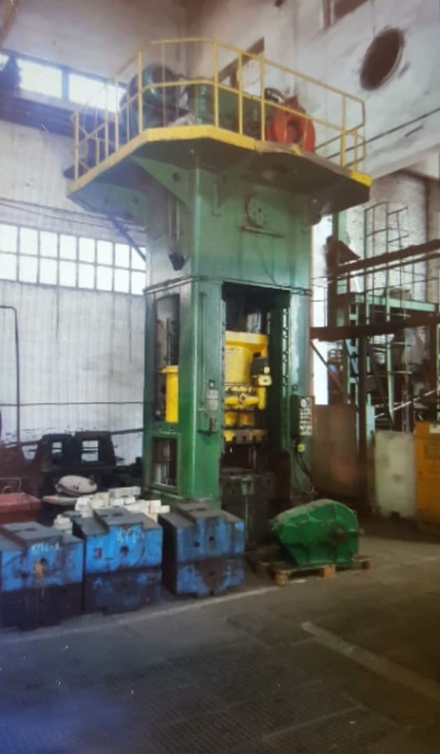 Presse d'ébavurage TMP Voronezh KA9536 - 400 tonne