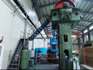 Presse à vis Vaccari PV 350 - 1200 tonne (Photo 8)