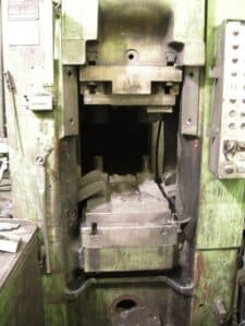 Presse à vis SMS Hasenclever FPRN 250 - 630 tonne (Photo 1)