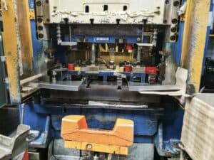 Presse d'ébavurage Smeral LDO 315 A - 315 tonne (Photo 2)