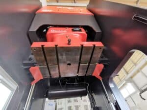 Presse d'ébavurage Amada SDE-2025 - 200 tonne (Photo 3)