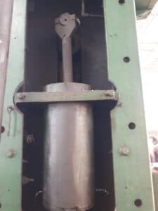 Presse d'ébavurage TMP Voronezh KB9534 - 250 tonne (Photo 5)