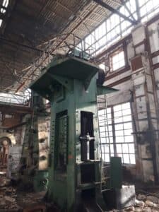 Presse d'ébavurage TMP Voronezh KB9534 - 250 tonne (Photo 9)