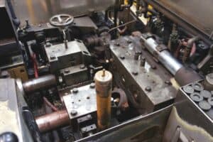 Machine de forgeage automatique Hatebur AMP30 - 230 tonne (Photo 4)