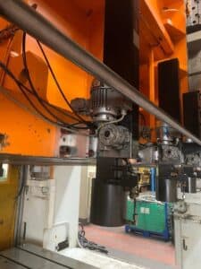 Presse d'estampage Arisa S4/630/4500/2500 - 630 tonne (Photo 4)