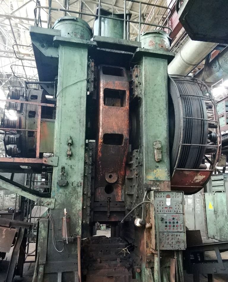 Presse de forgeage à chaud TMP Voronezh KB8042 - 1600 tonne