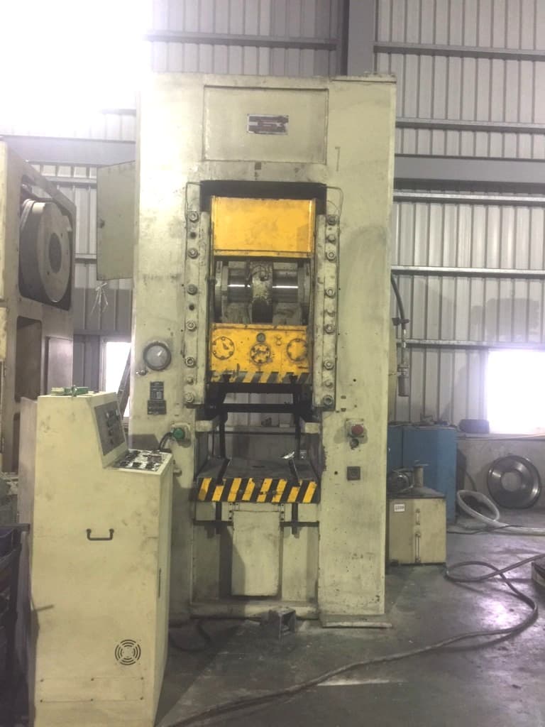 Presse à genouillère Barnaul K8340 - 1000 tonne