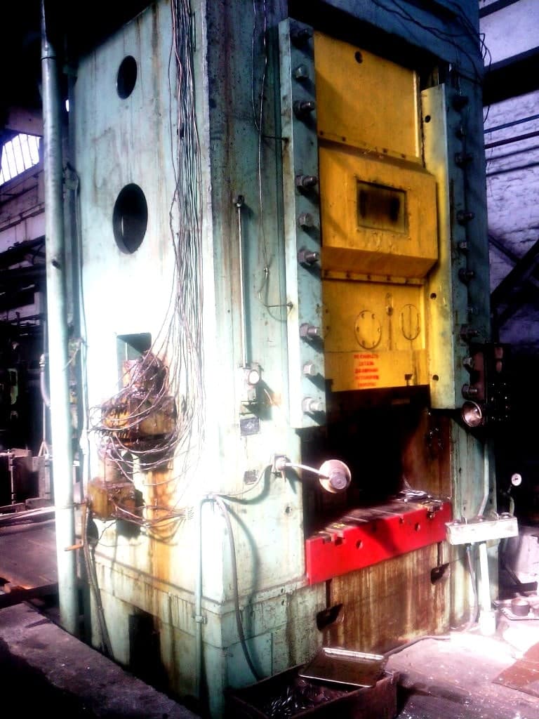 Presse à genouillère TMP Voronezh K8344 - 2500 tonne