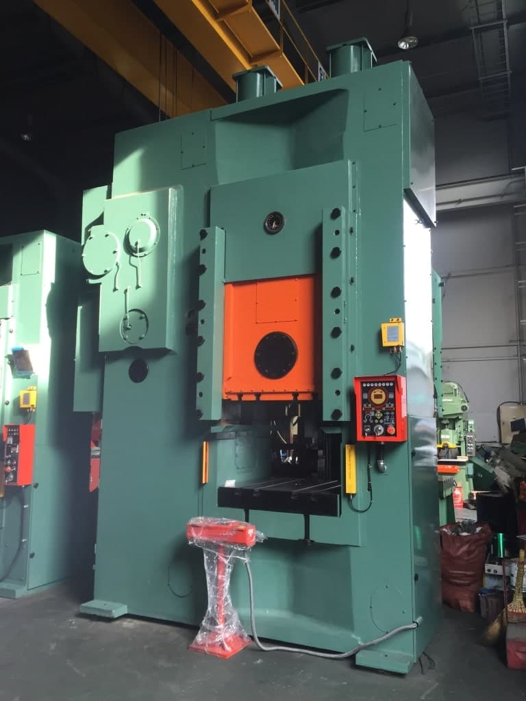 Presse à genouillère Barnaul KB8342 - 1600 tonne