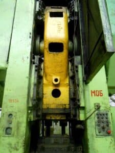Presse de forgeage à chaud TMP Voronezh K8540 - 1000 tonne (Photo 14)