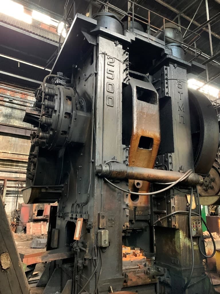 Presse de forgeage à chaud TMP Voronezh K8544 - 2500 tonne